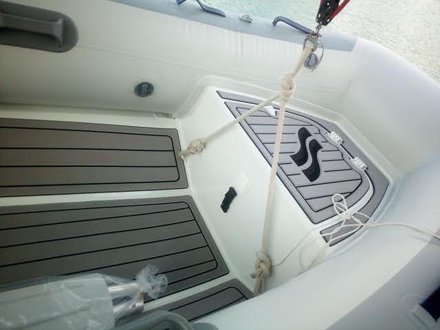 slider 39 Fountaine Pajot Helia 44